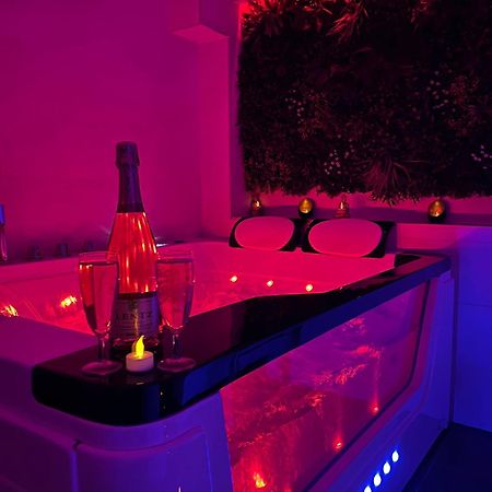 Love Room: Aux Plaisirs Des Sens Jacuzzi Prive 巴尔 外观 照片