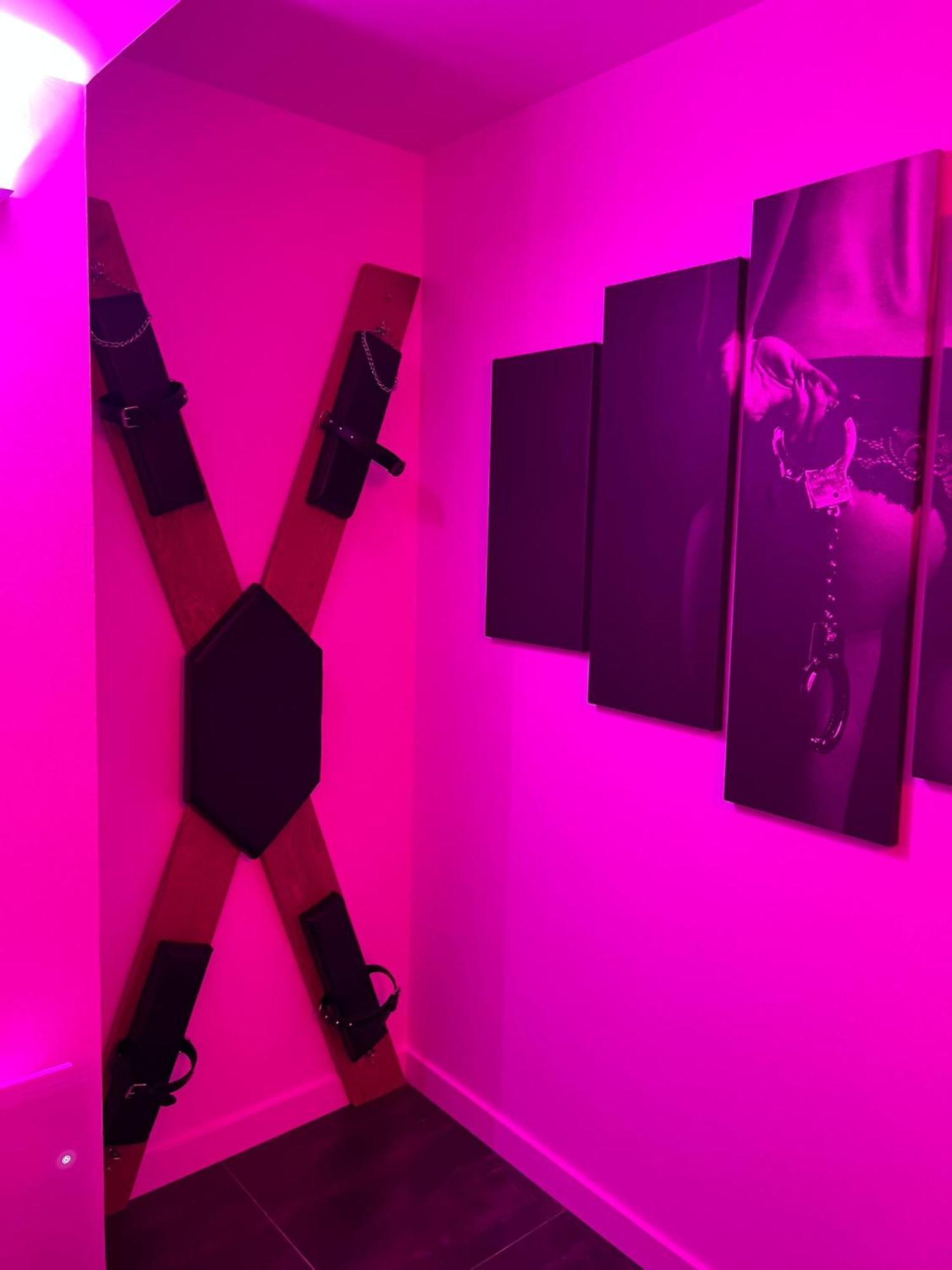 Love Room: Aux Plaisirs Des Sens Jacuzzi Prive 巴尔 外观 照片